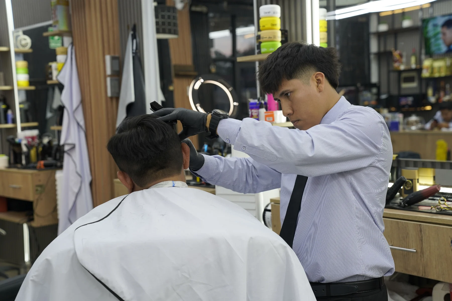 Profecionalismo en La Bajadita Barber Studio, barberia en Iquitos